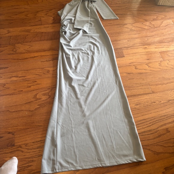 One shoulder gown - Picture 9 of 10